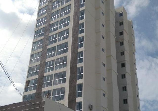 Torre Residencial de 14 pisos 4 Aptos por piso Estacionamientos de visita Ìreas recreativas que incluyen